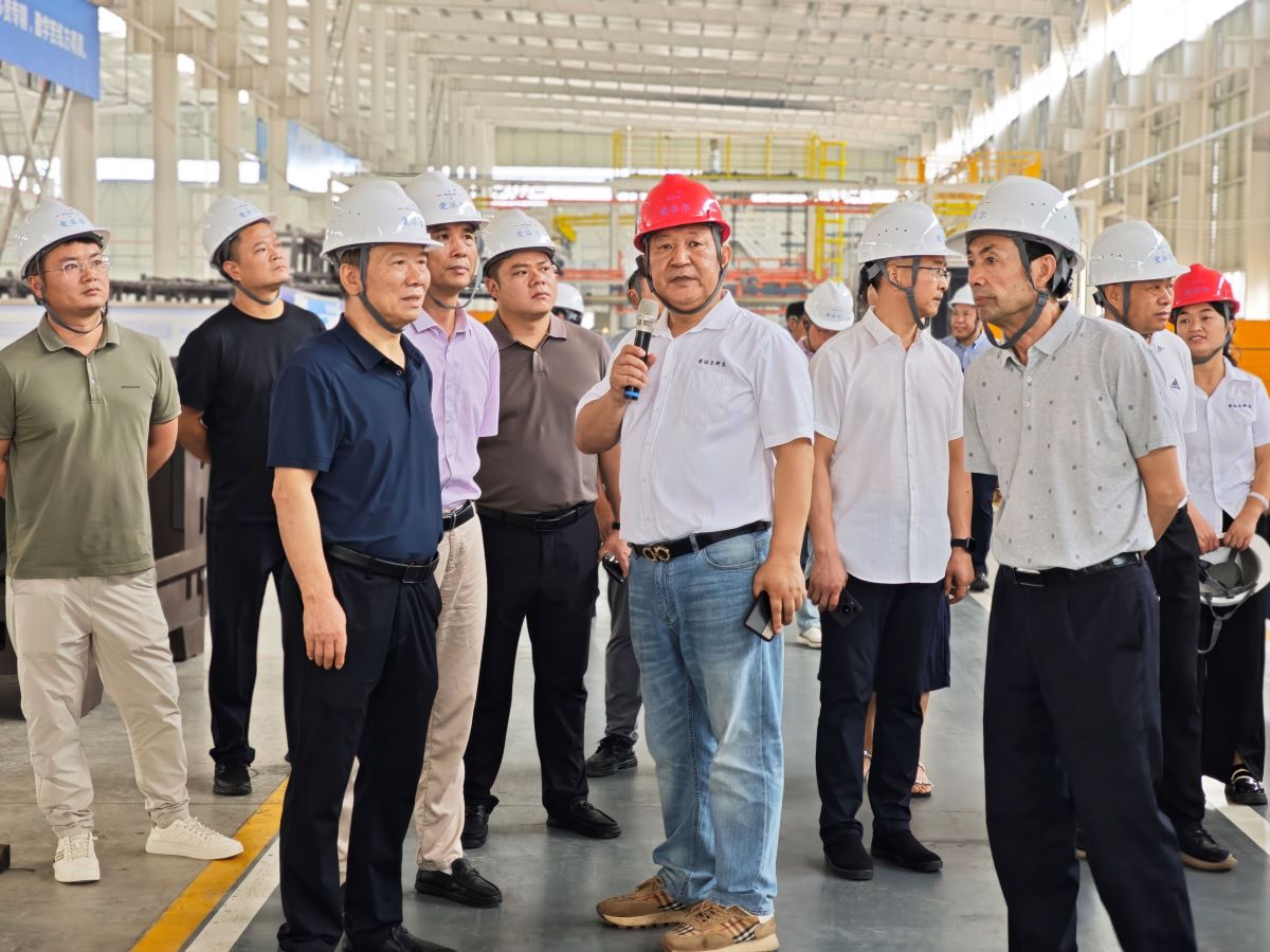 對標(biāo)先進，共謀發(fā)展——新化縣企業(yè)家代表團赴婁星產(chǎn)業(yè)開發(fā)區(qū)考察學(xué)習(xí)